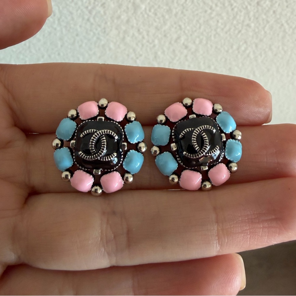 🌸Chanel CC Enamel Floral Stud Earrings🩵